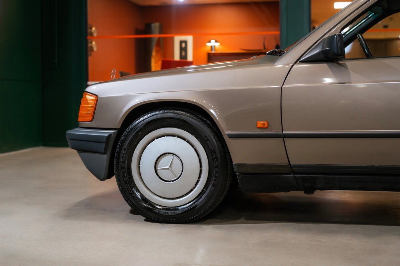 Mercedes-Benz W201 190 E 1989, kuva 7/10