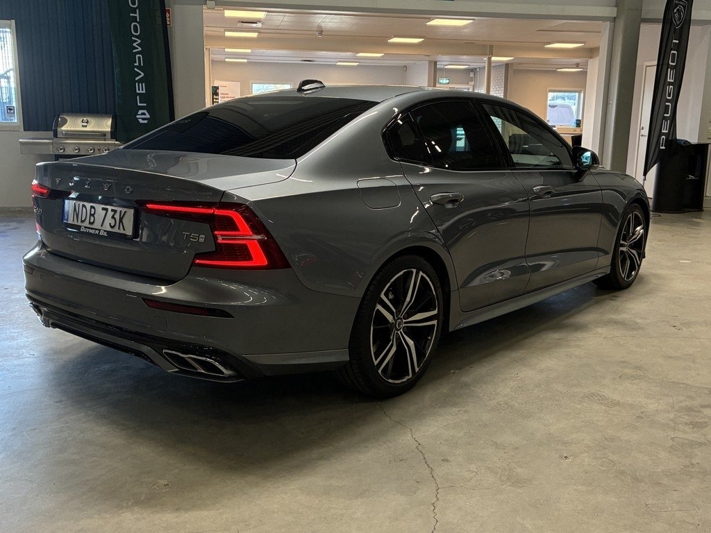 Volvo S60 T5 R-Design 2019, photo 4/10