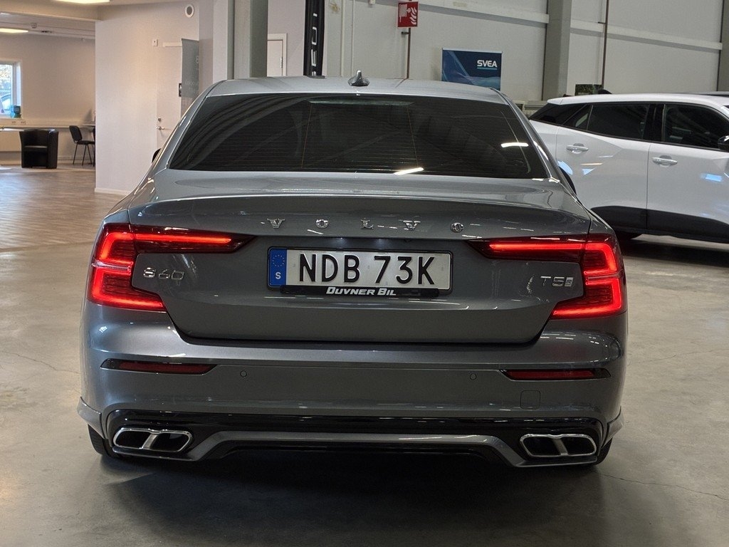 Volvo S60 T5 R-Design 2019, photo 5/10