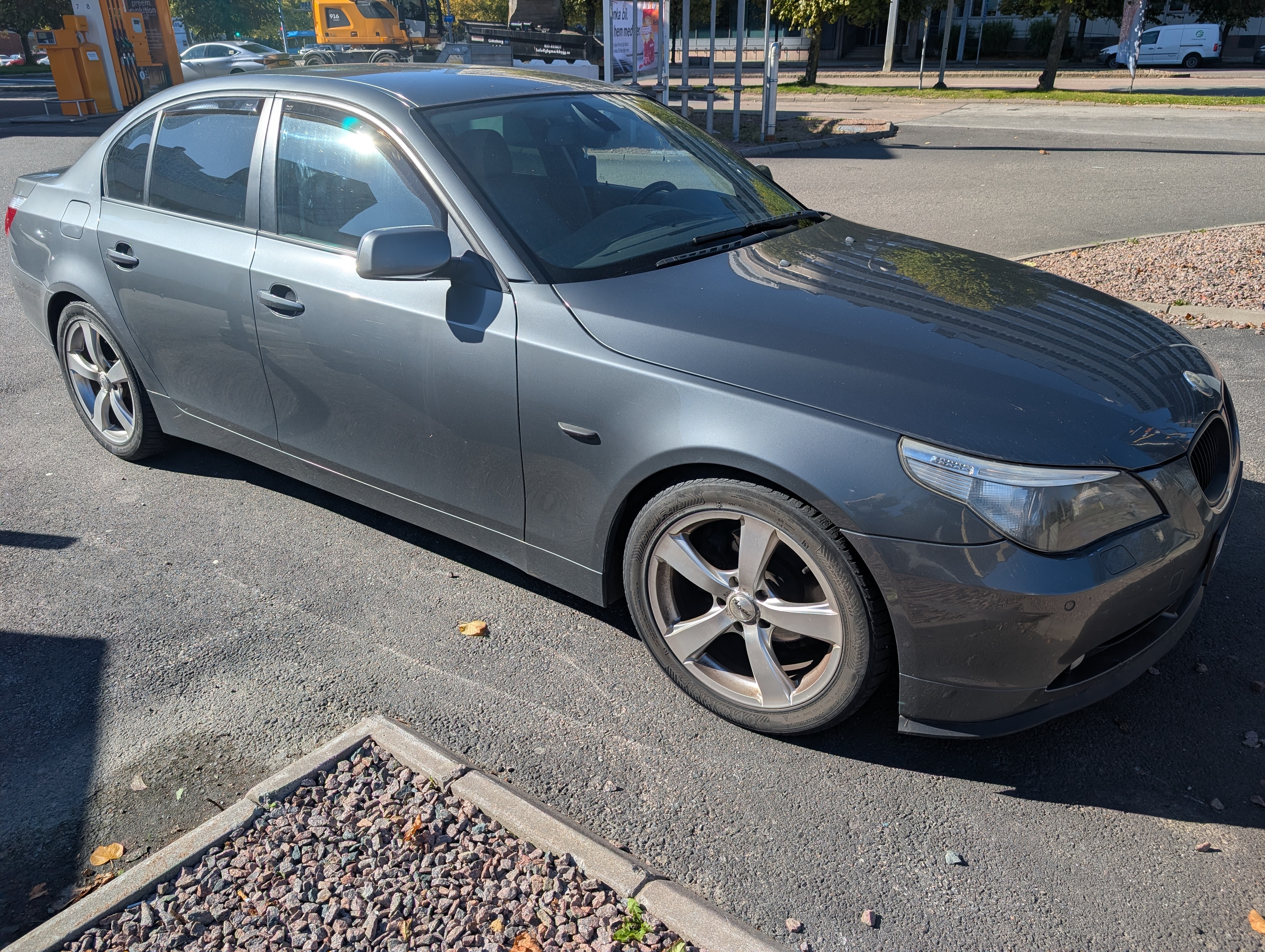 BMW 523