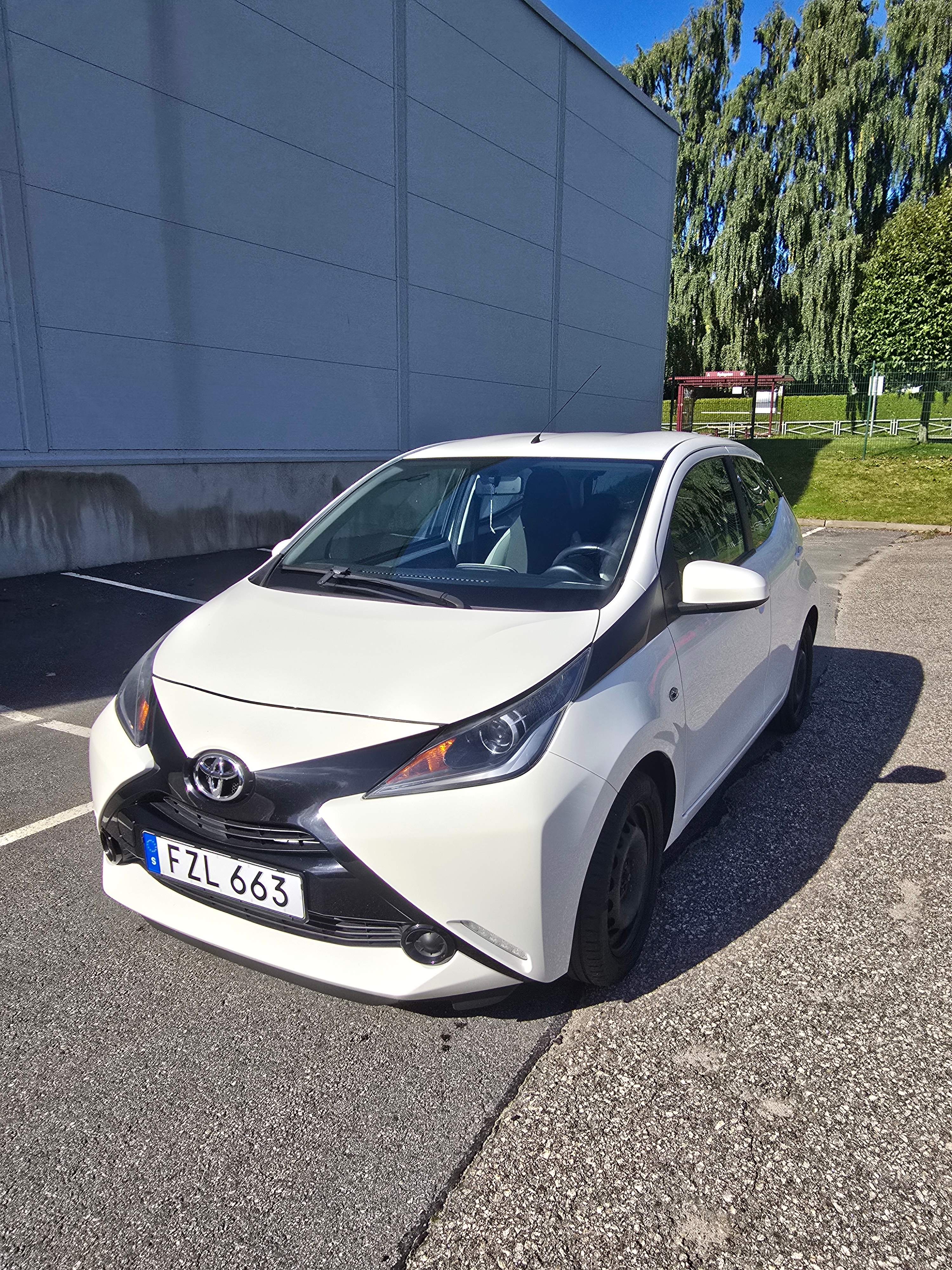 Toyota Aygo 5-dörrar 1.0 VVT-i x-shift 2015, bild 2/7
