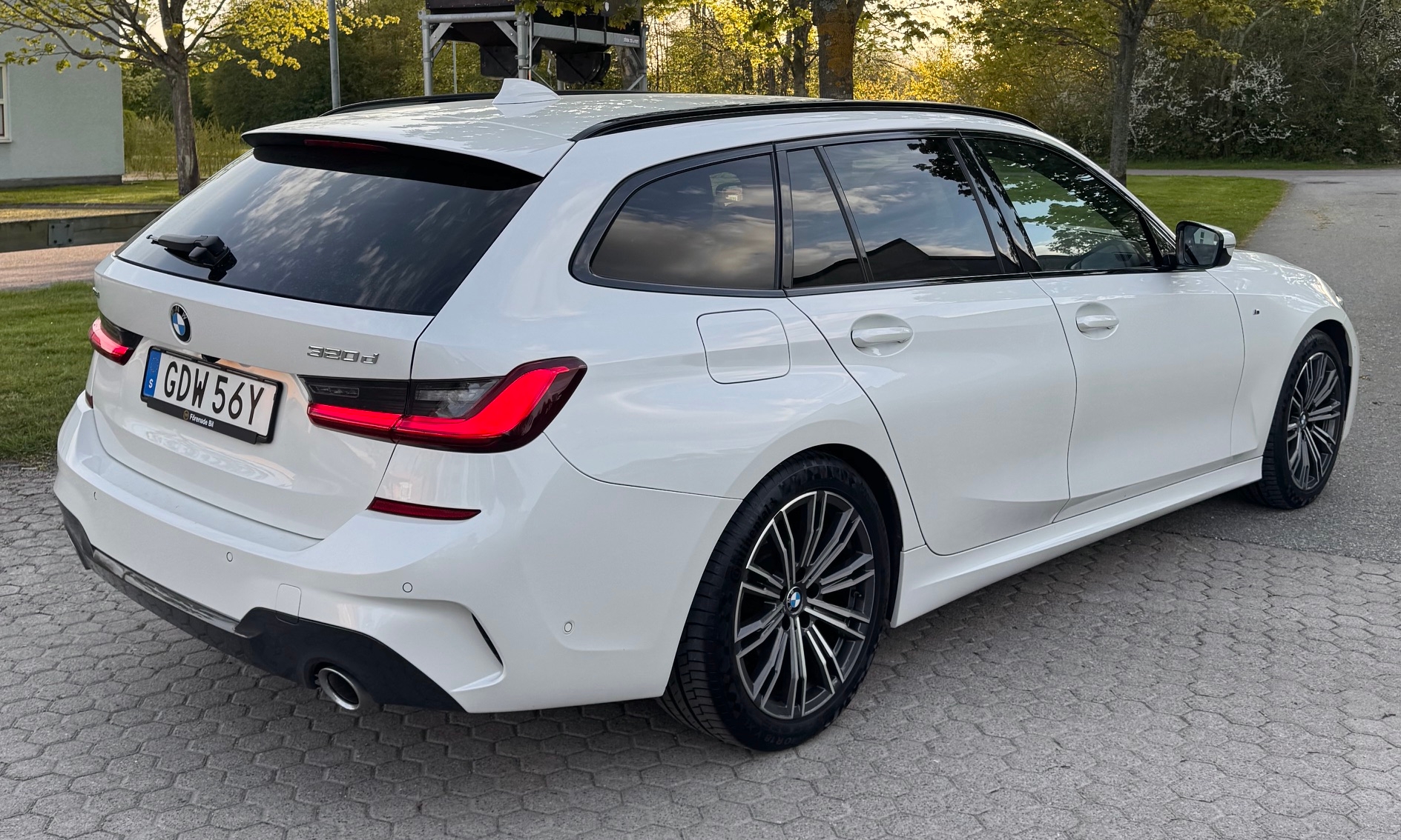 BMW 320 d xDrive Touring M-sport 2021, bild 2/9
