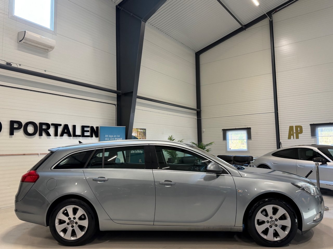 Opel Insignia 2011, kuva 4/10