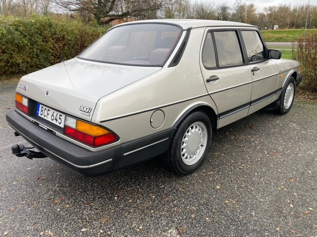 Saab 900 4-dörrars Sedan 2.1 Manuell 1992, bild 4/10