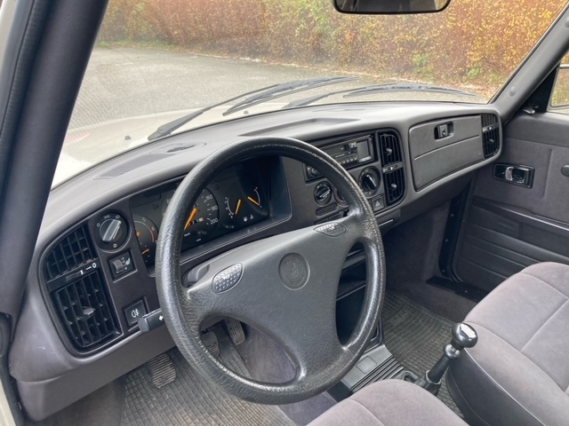 Saab 900 4-dörrars Sedan 2.1 Manuell 1992, bild 5/10