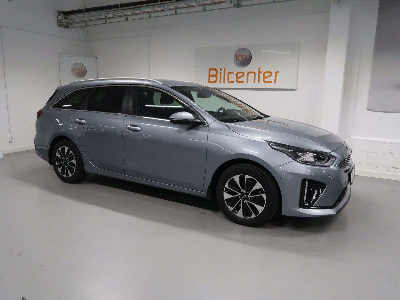 Kia Ceed SW Plug-in Hybrid V-Däck ingår 2021, bild 4/10