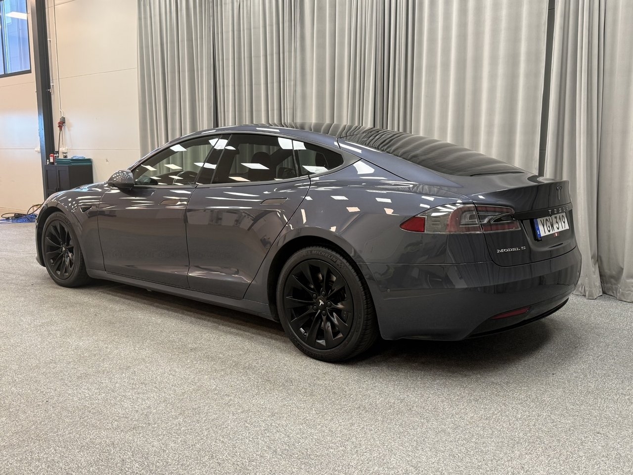Tesla Model S 2017, kuva 3/10