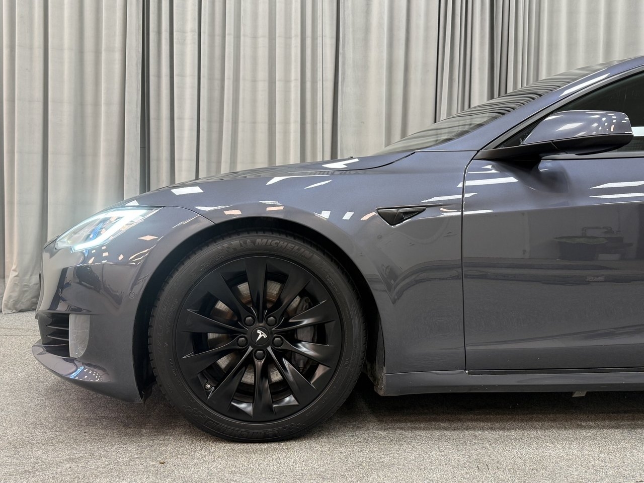 Tesla Model S 2017, kuva 4/10