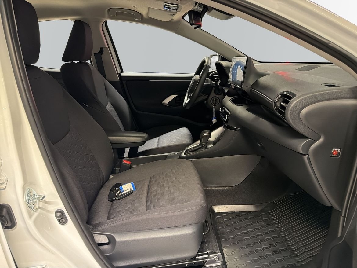 Toyota Yaris 2025, bild 6/13