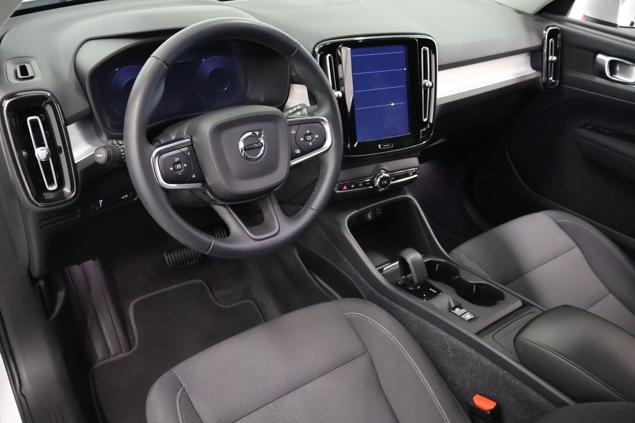 Volvo XC40 T2 Momentum / V-Hjul 2022, bild 6/13