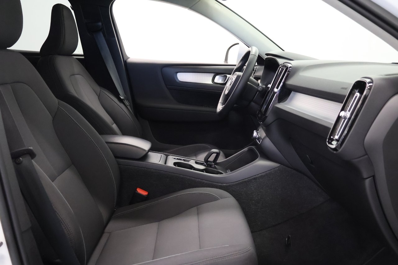 Volvo XC40 T2 Momentum / V-Hjul 2022, bild 7/13