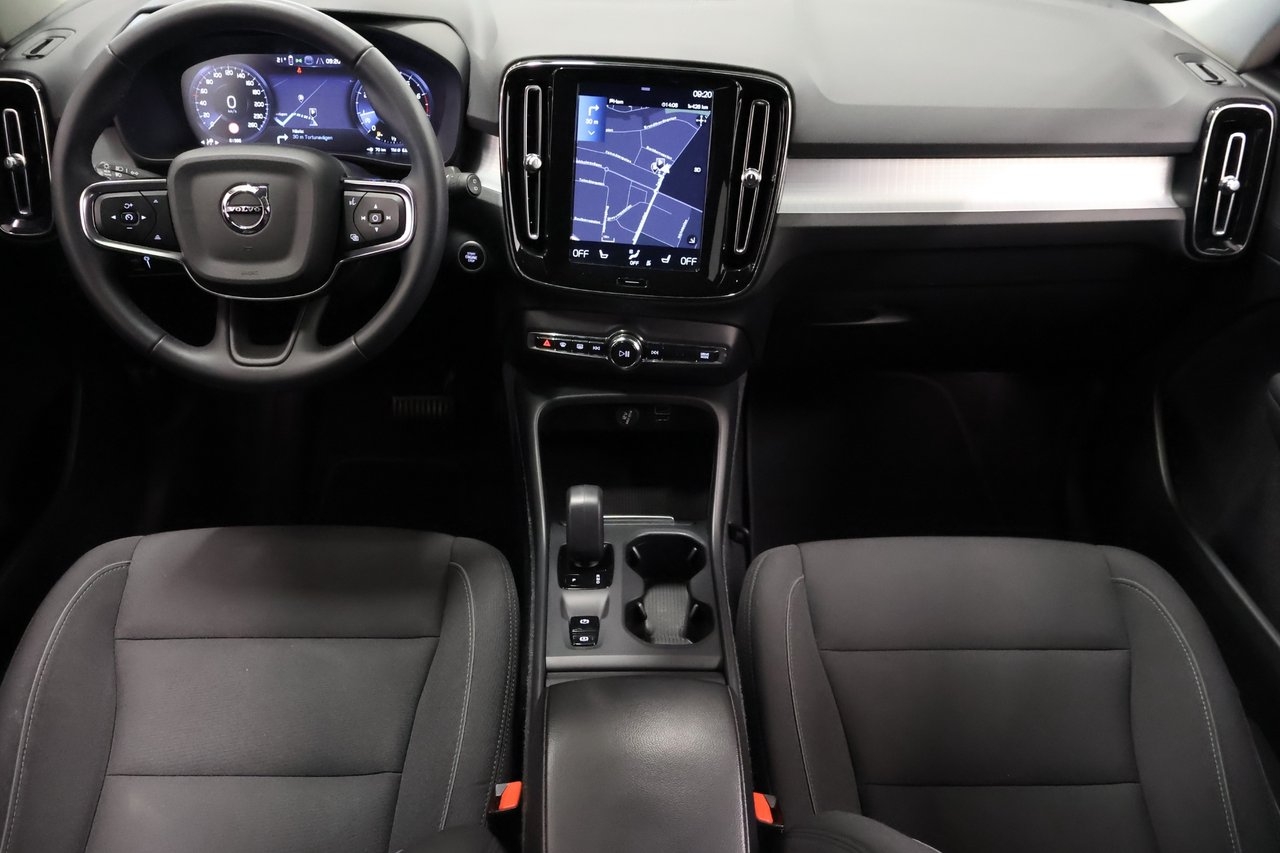 Volvo XC40 T2 Momentum / V-Hjul 2022, bild 4/13