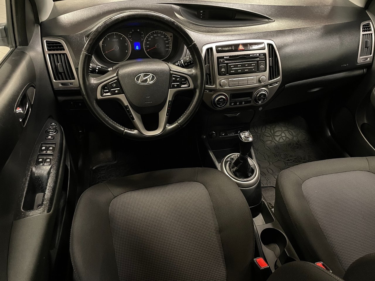 Hyundai i20 1,1 Crdi Premium 2013, bild 6/8