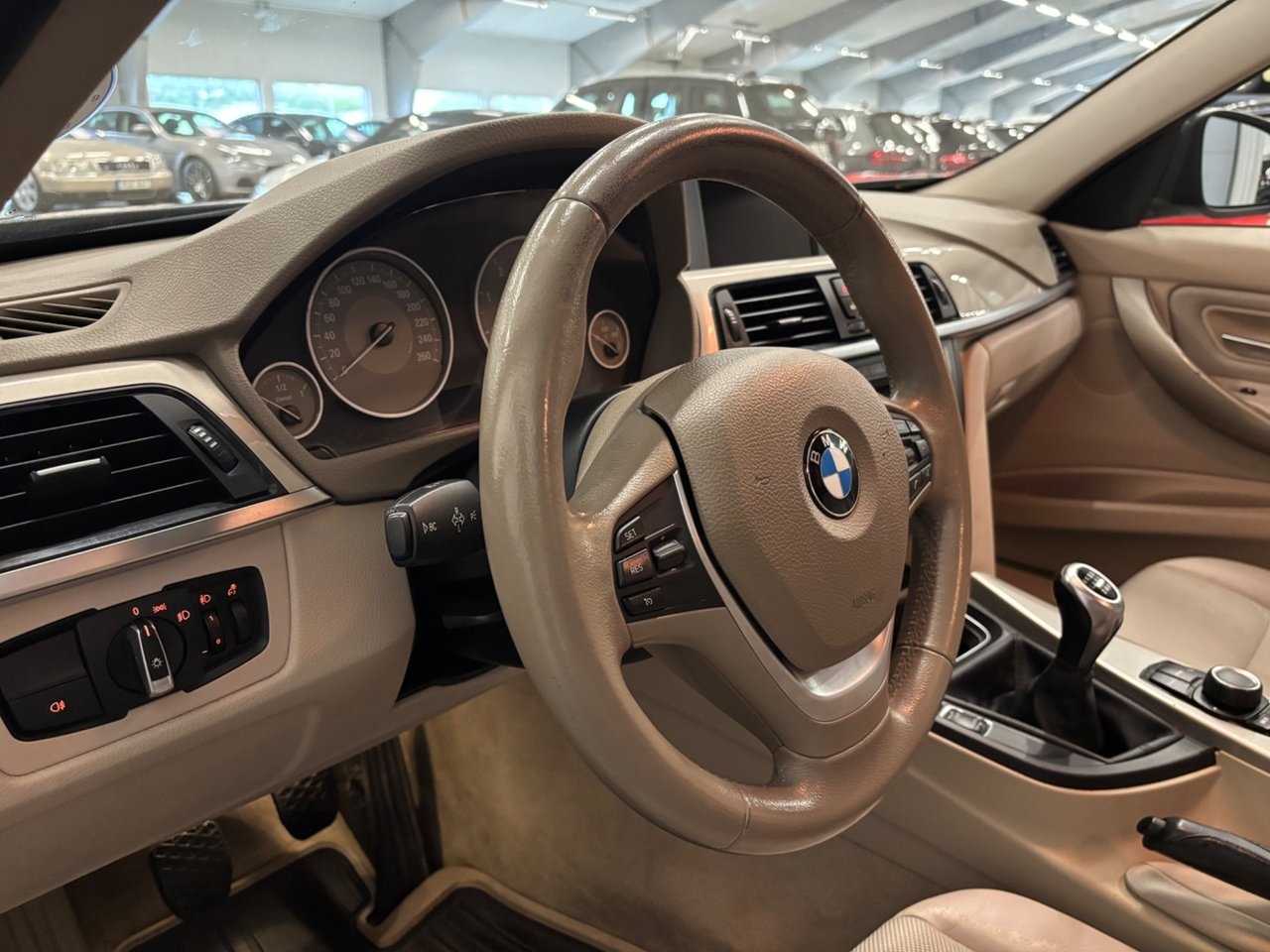 BMW 320 2012, bild 7/10