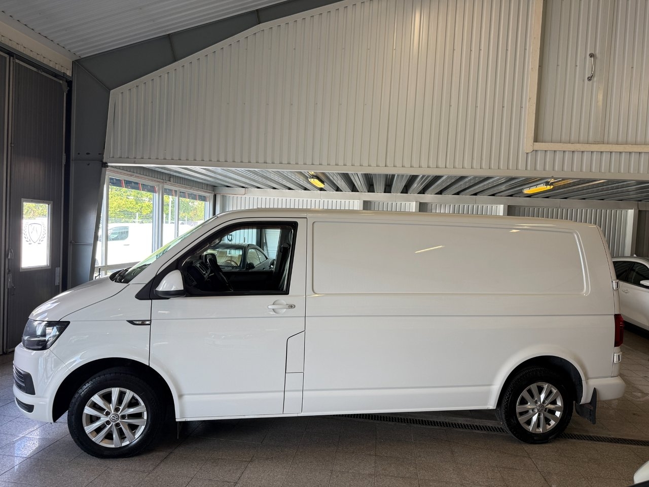 Volkswagen Transporter 2019, photo 2/10