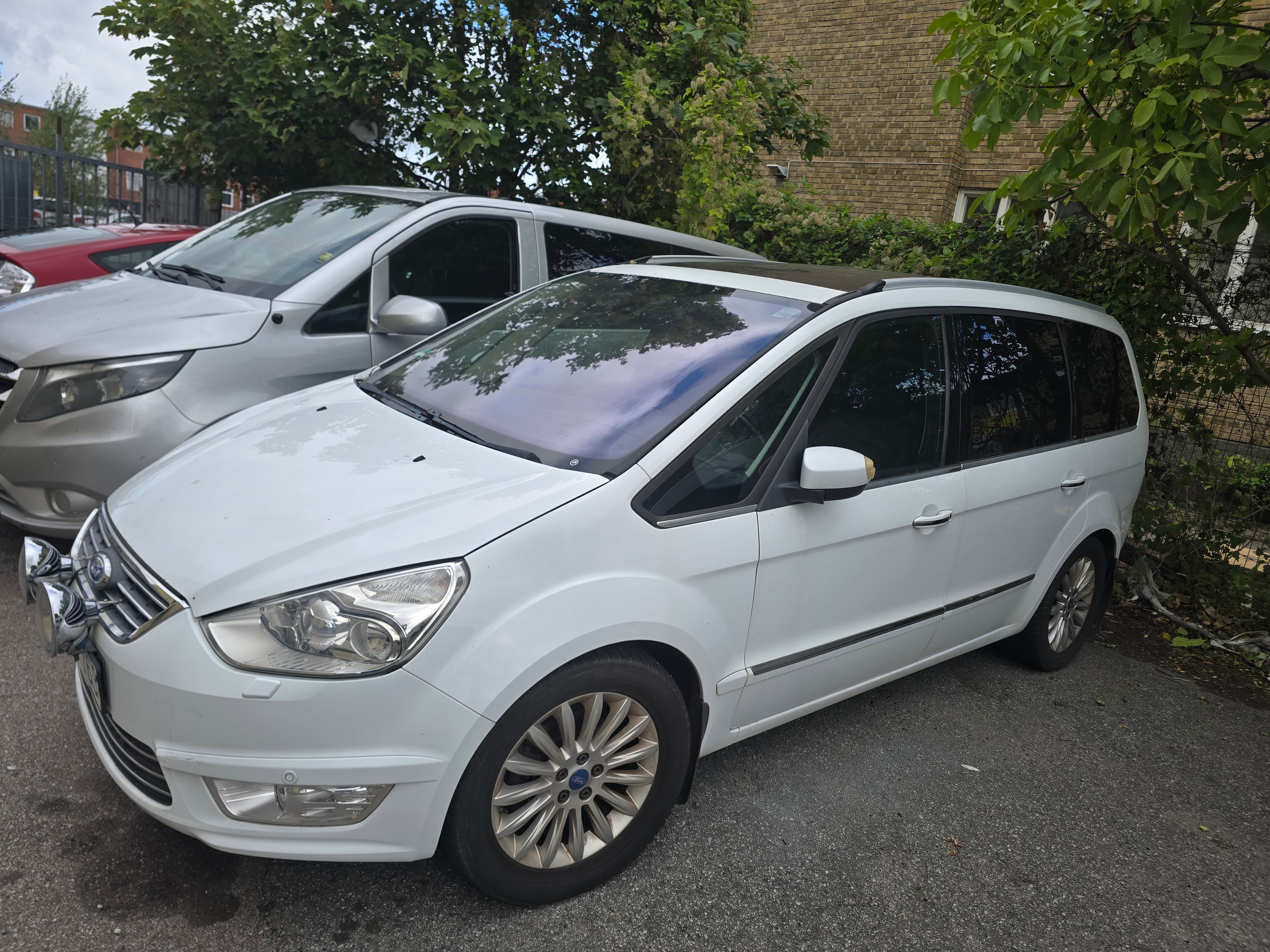 Ford Galaxy 2.0 TDCi Powershift 2011, bild 4/8