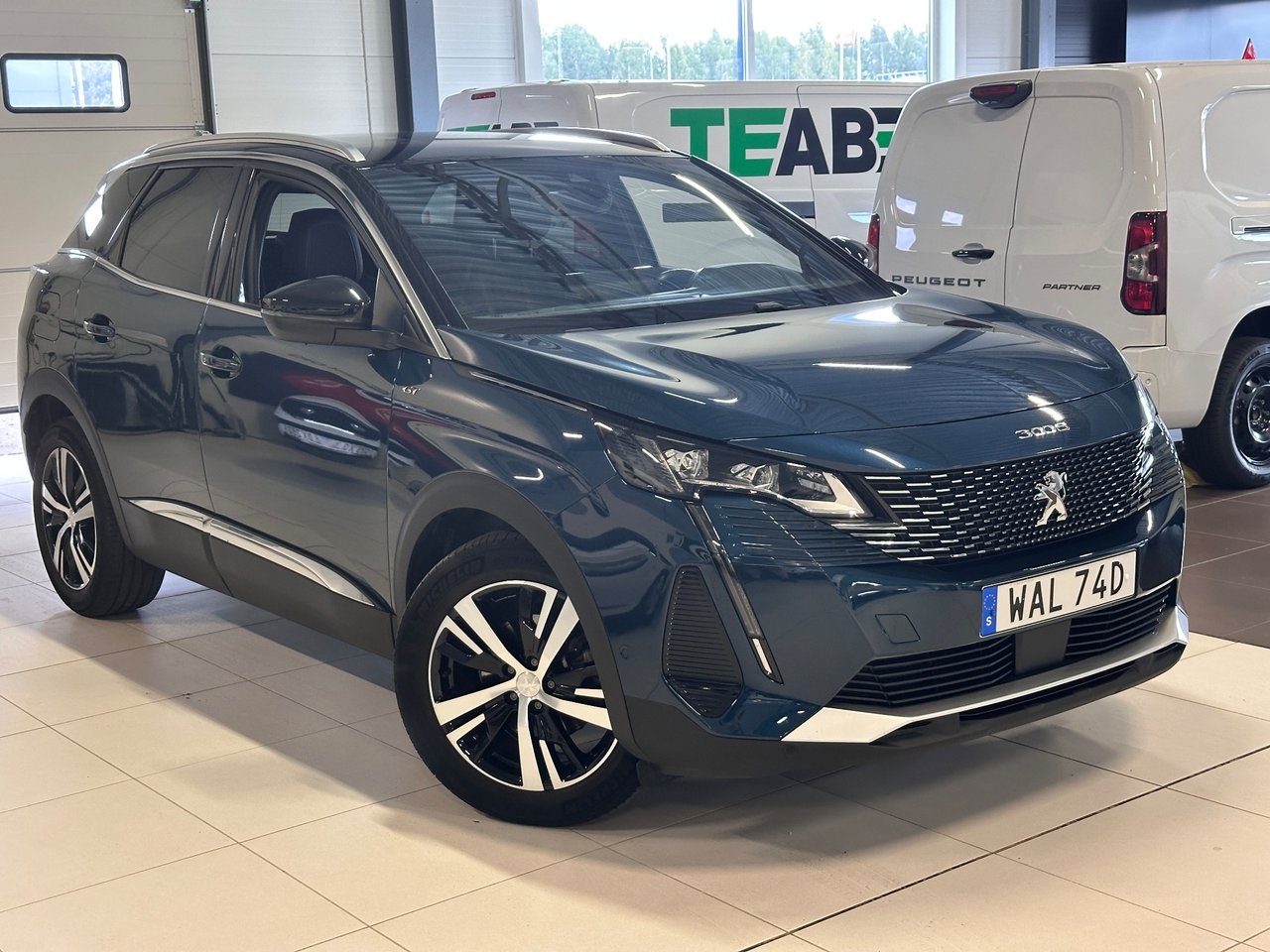 Peugeot 3008 GT 1.2 PureTech 130hk EAT 2023, bild 3/8