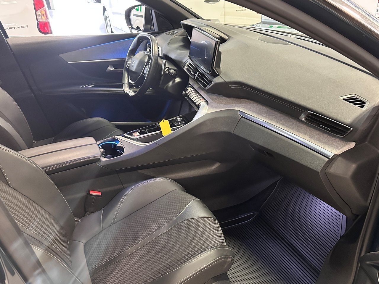 Peugeot 3008 GT 1.2 PureTech 130hk EAT 2023, bild 5/8