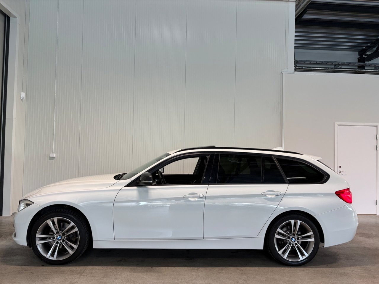 BMW 320 2017, bild 6/10