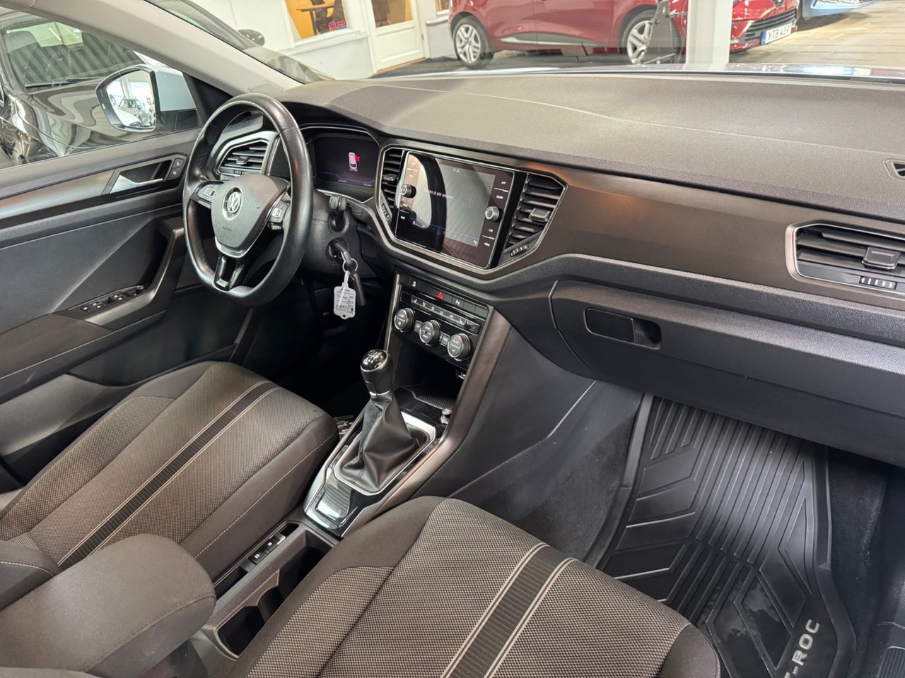 Volkswagen T-Roc 2020, photo 6/10