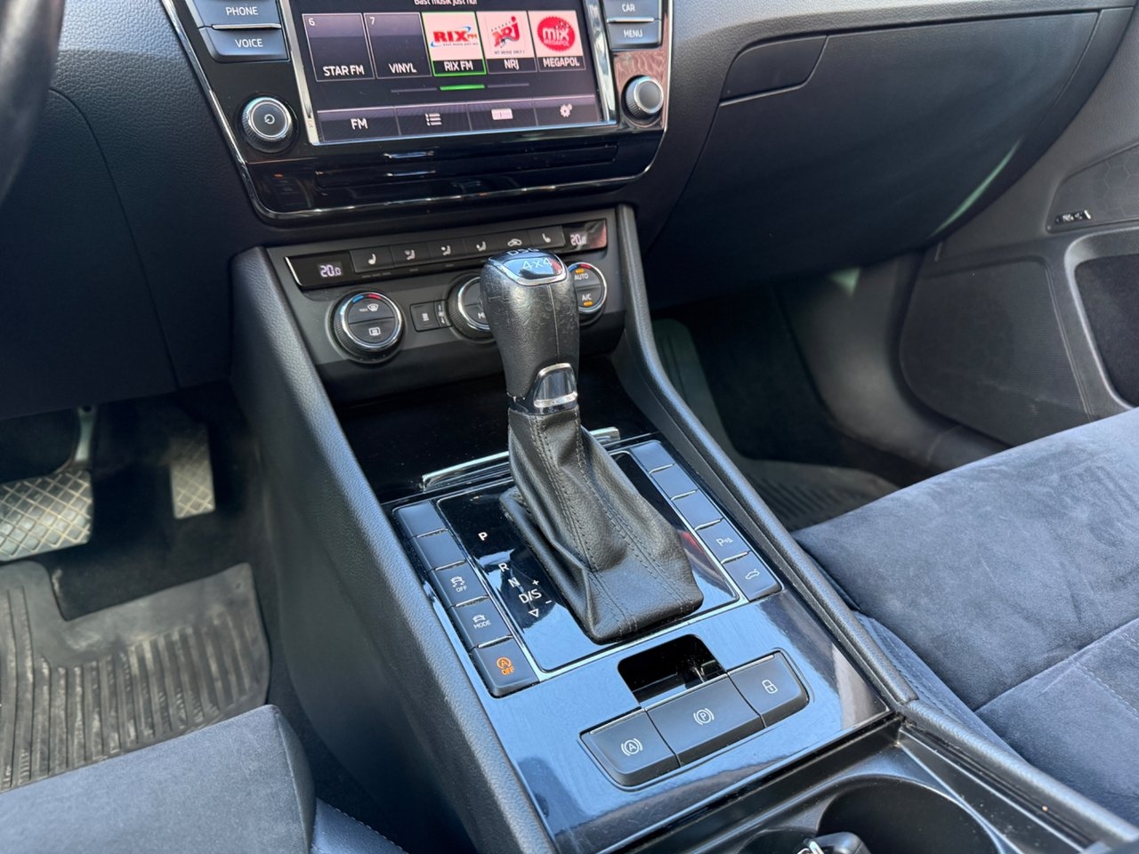 Skoda Superb 2017, bild 4/10