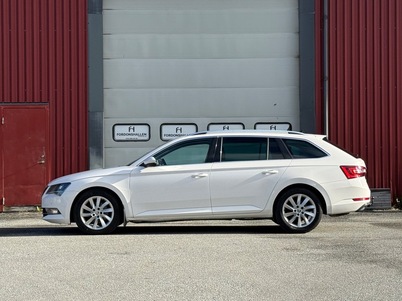 Skoda Superb 2017, bild 2/10