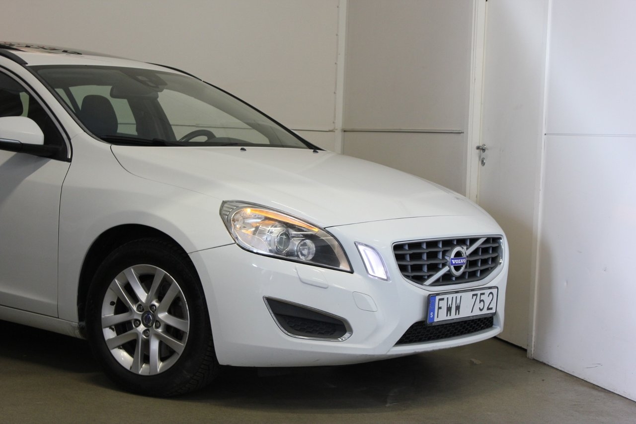 Volvo V60 D5 Momentum 205hk Taklucka 2011, bild 2/10