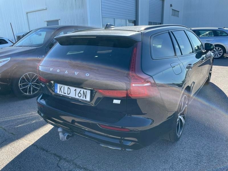 Volvo V60 T6 Recharge Plus Dark plug in 2023, photo 3/5