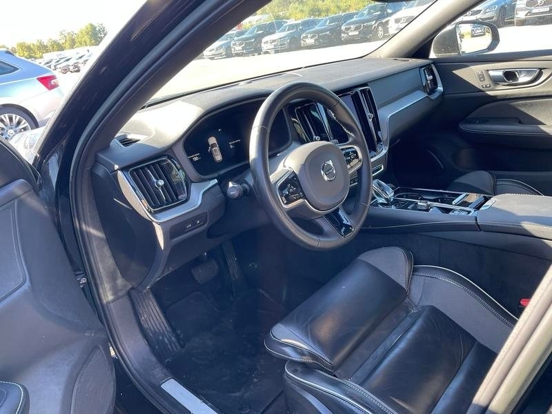 Volvo V60 T6 Recharge Plus Dark plug in 2023, photo 5/5