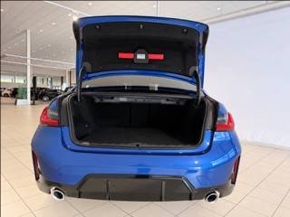 BMW 330 e Sedan 2025, photo 5/14
