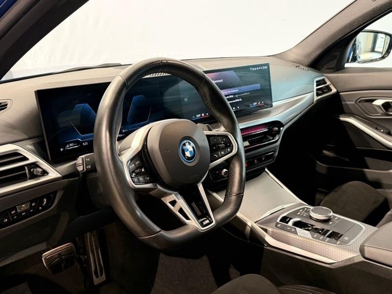 BMW 330 e Sedan 2025, photo 2/14