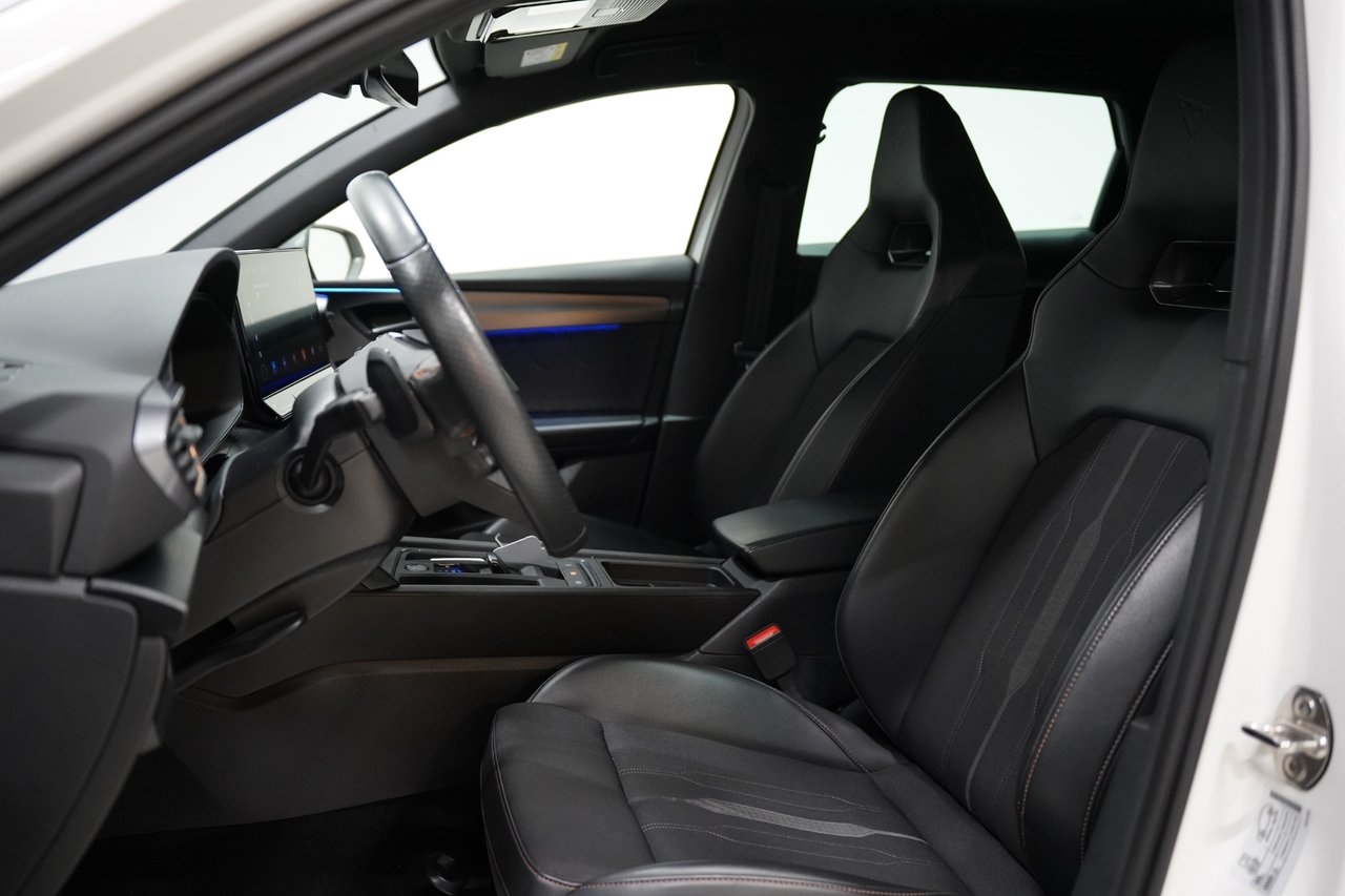 Cupra Leon e-Hybrid 245hk Cockpit 2023, bild 7/10