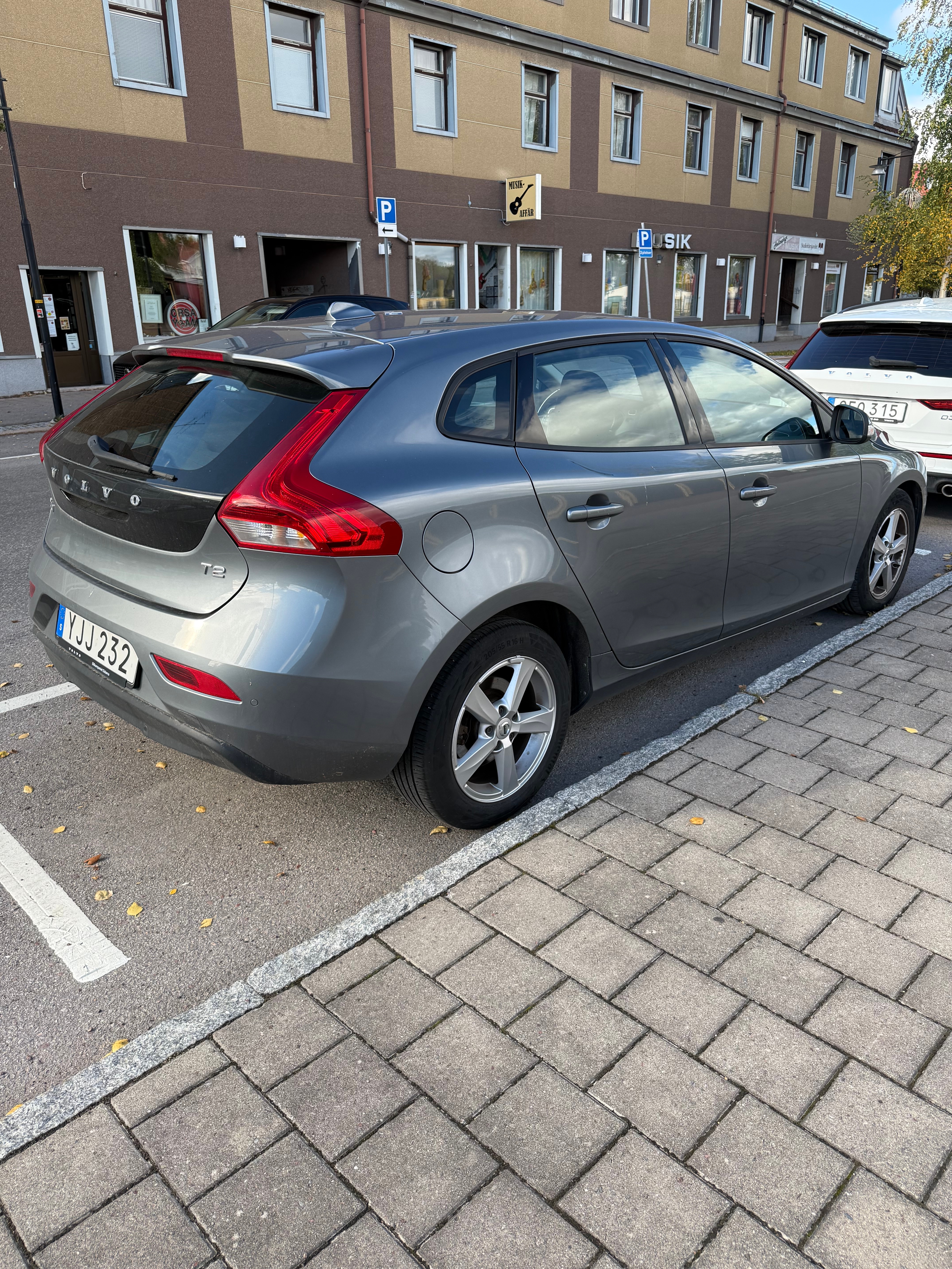 Volvo V40 T2 Manuell 2017, bild 3/8