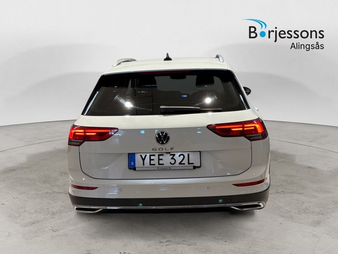 Volkswagen Golf 2023, photo 5/10