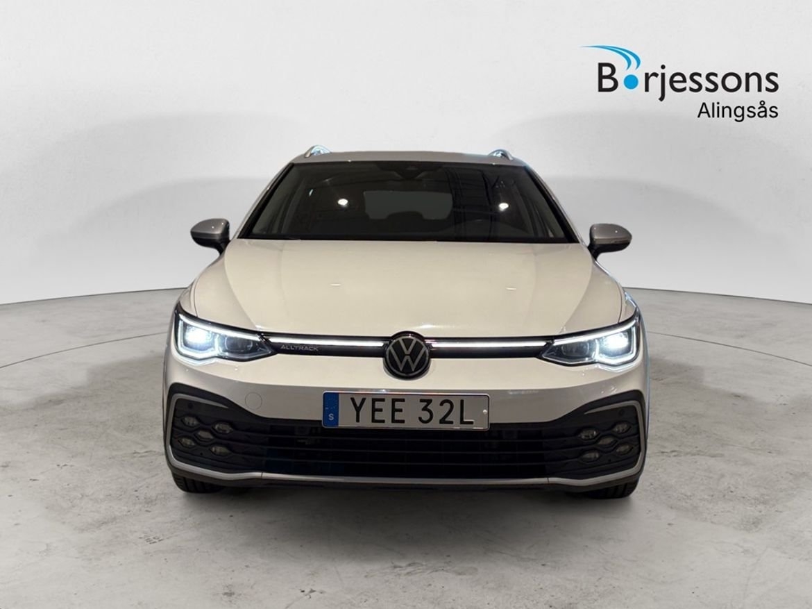 Volkswagen Golf 2023, photo 4/10
