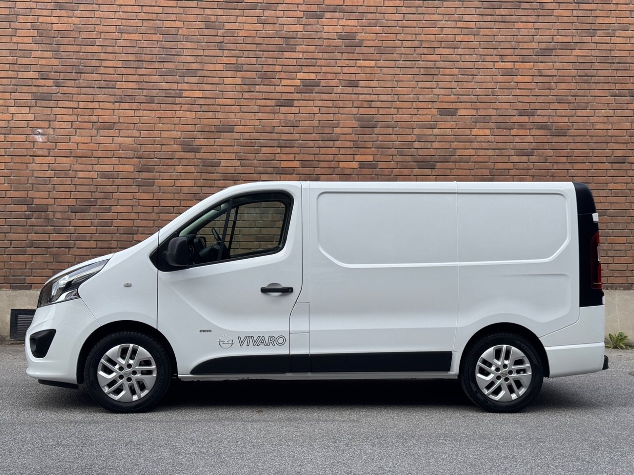 Opel Vivaro 2017, bild 2/10