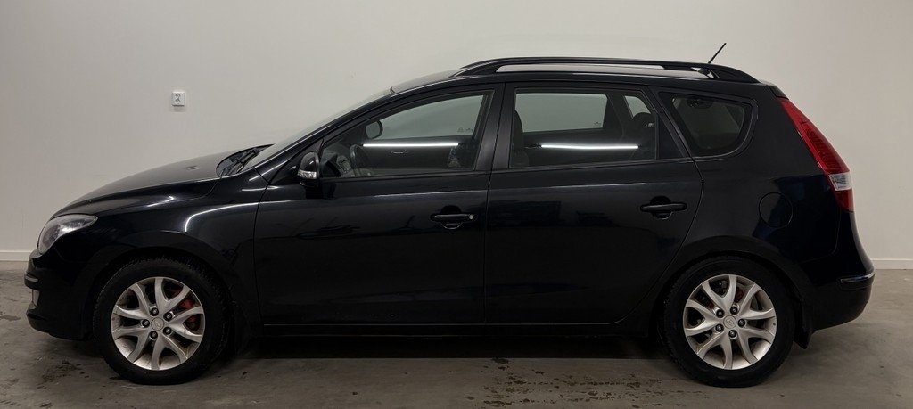 Hyundai i30 cw 1.6 CRDi Euro 4 2009, bild 2/8