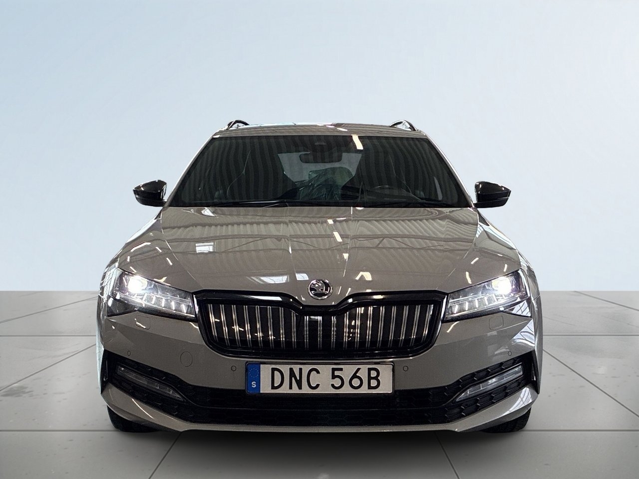 Skoda Superb 2022, bild 2/10