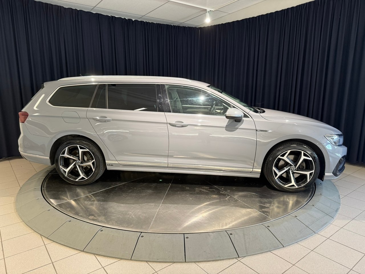 Volkswagen Passat 2022, bild 7/10