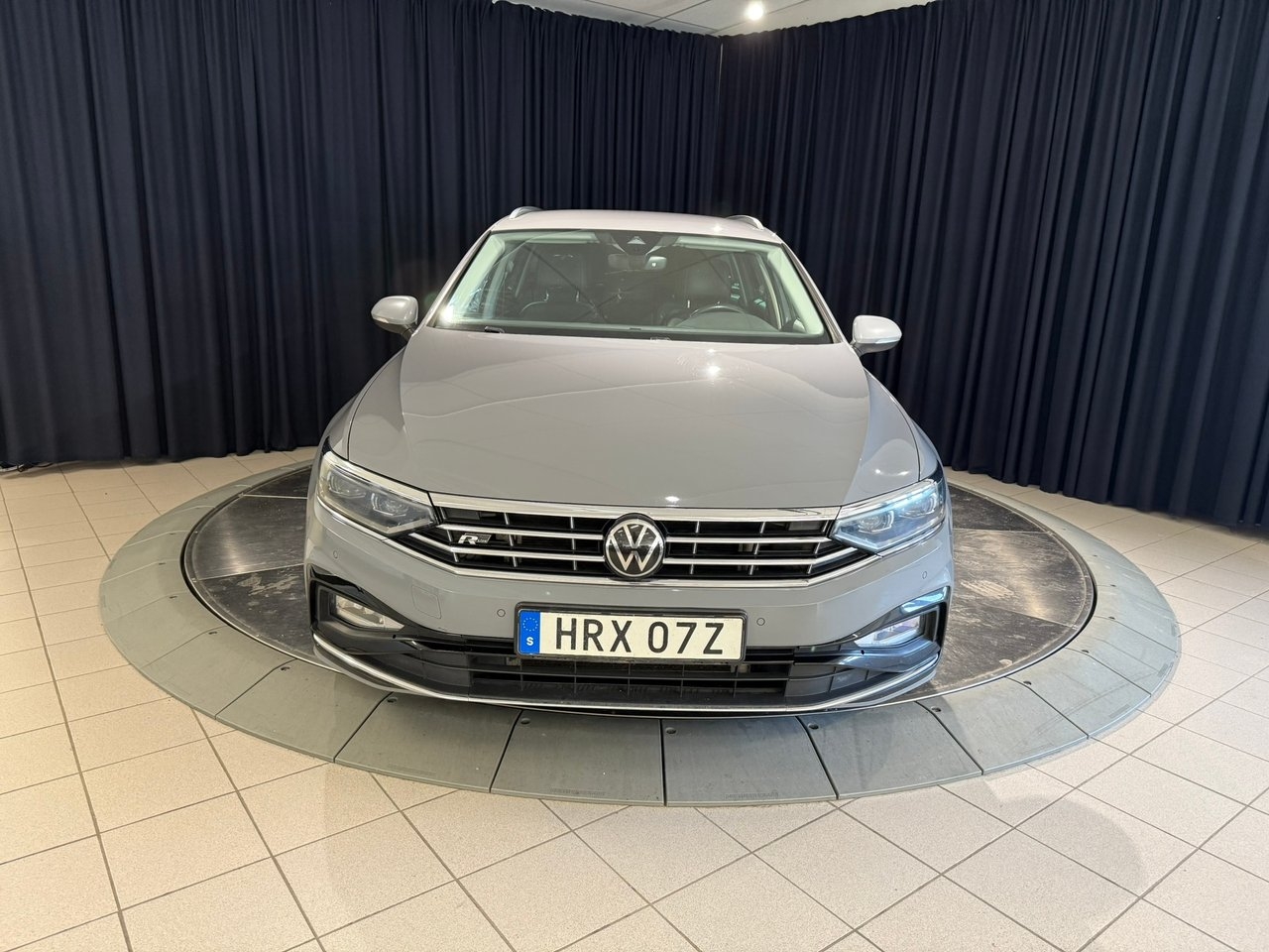Volkswagen Passat 2022, bild 2/10