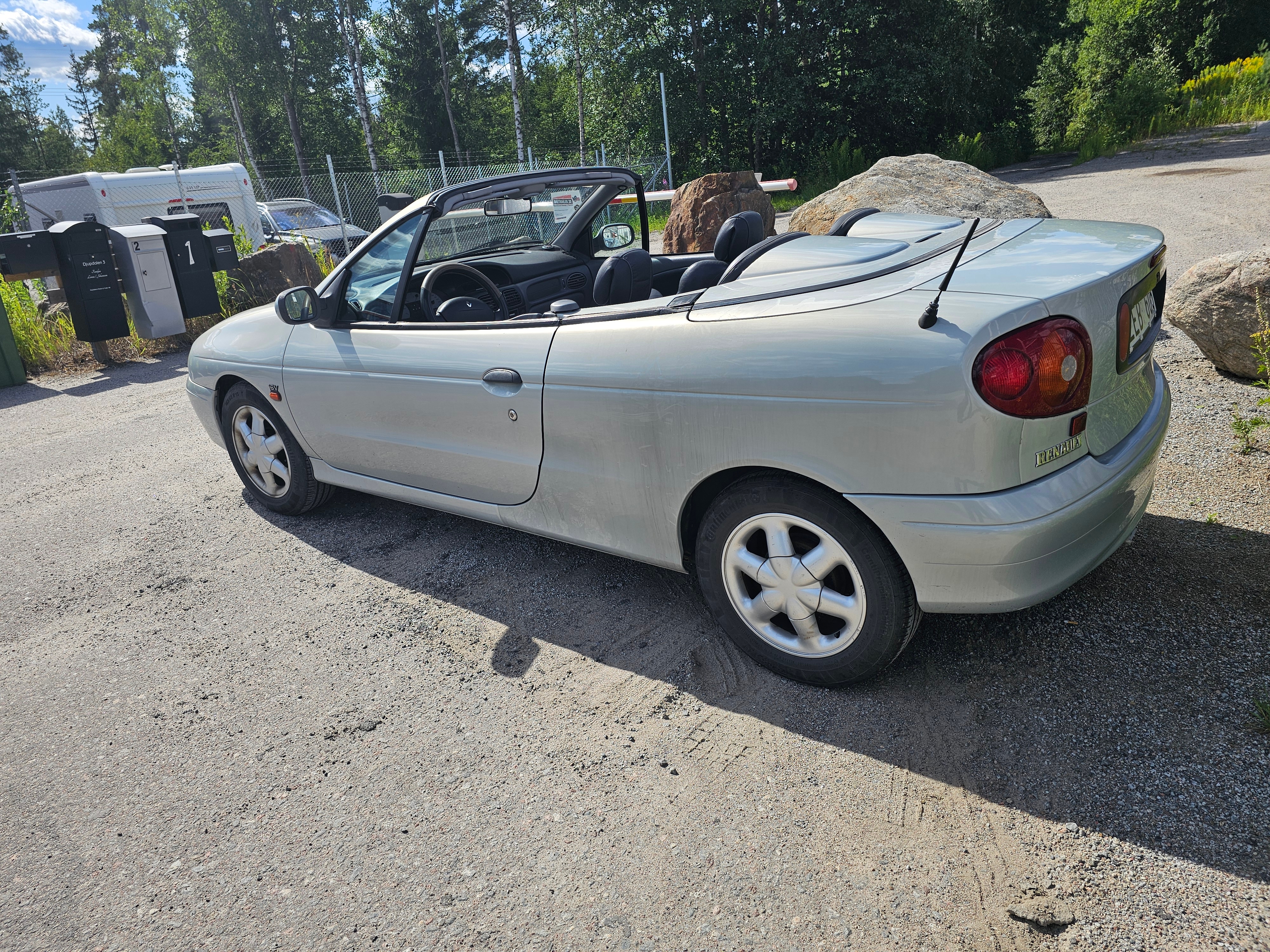 Renault Megane I Cabriolet 1.6 Manuell 2000, bild 2/4