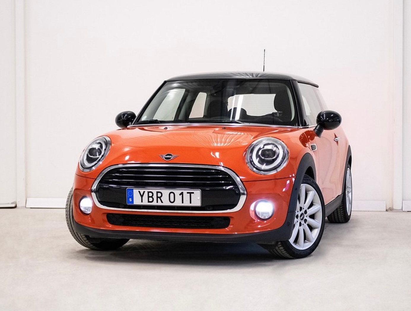 MINI Cooper 3-dörrars DCT 2019, bild 2/3