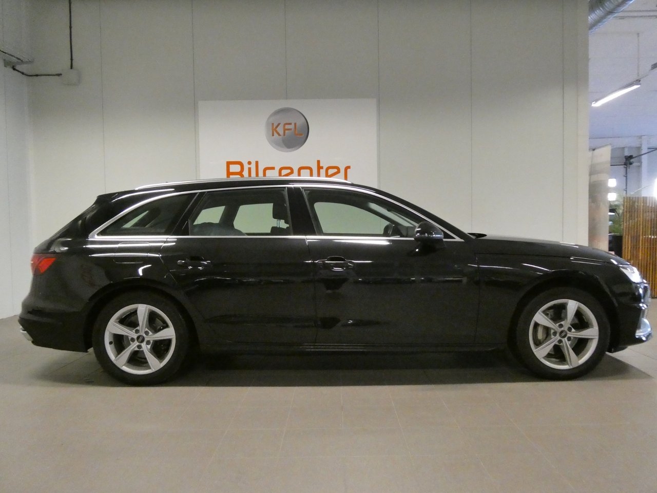 Audi A4 2022, bild 6/10