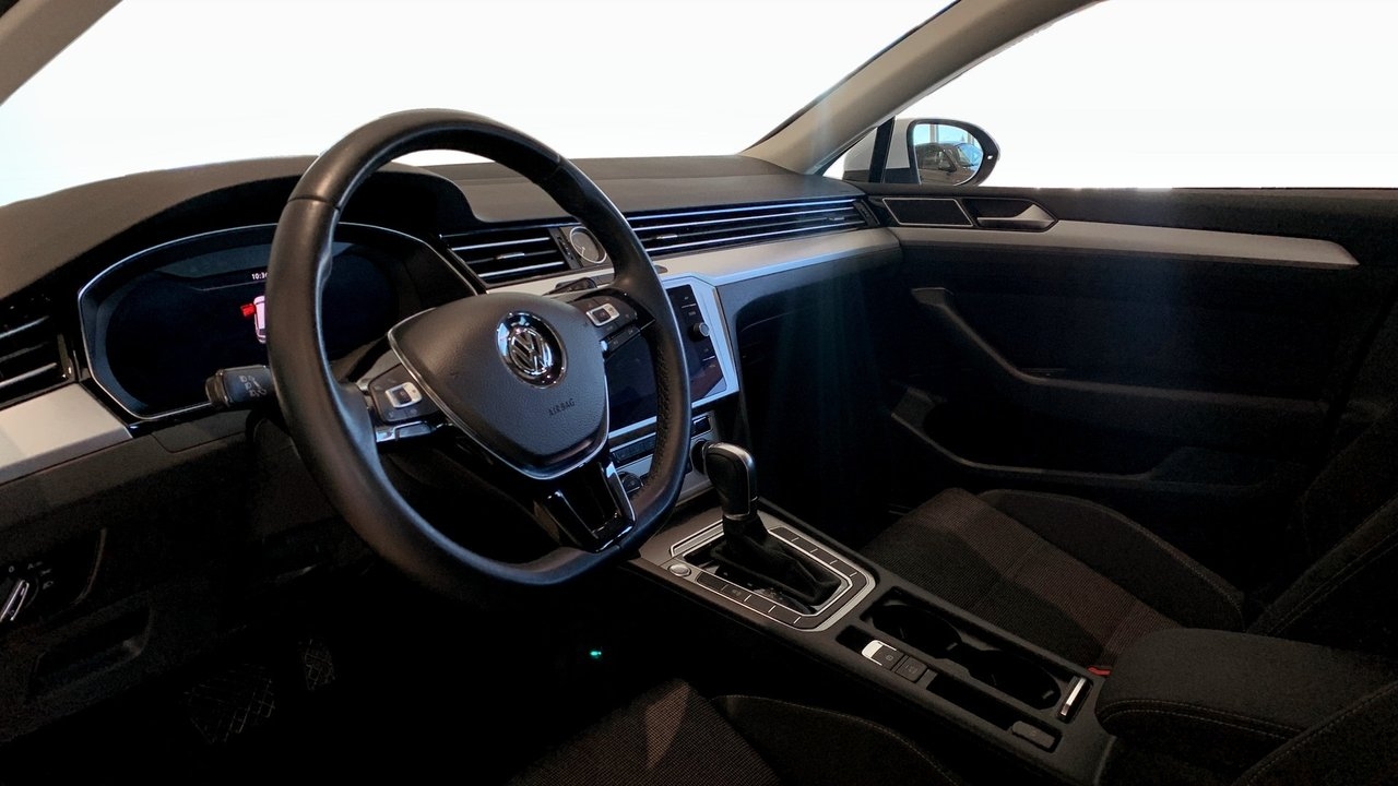Volkswagen Passat 2019, bild 7/10