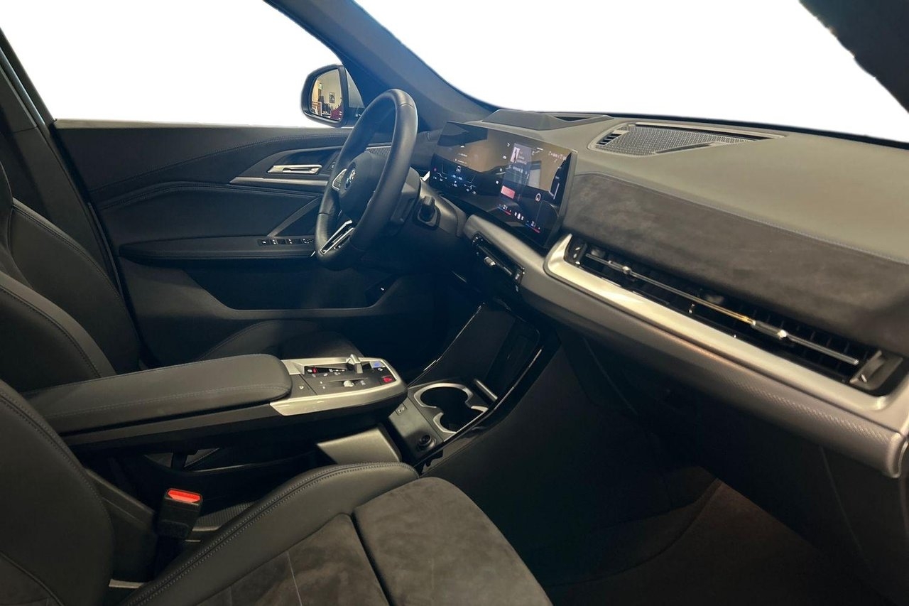BMW iX1 eDrive 20 M-Sport 2026, bild 6/10