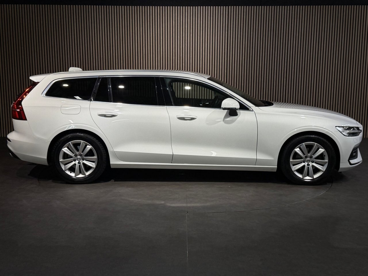 Volvo V60 B4 Automat AdvancedI Värmare 2021, kuva 3/10