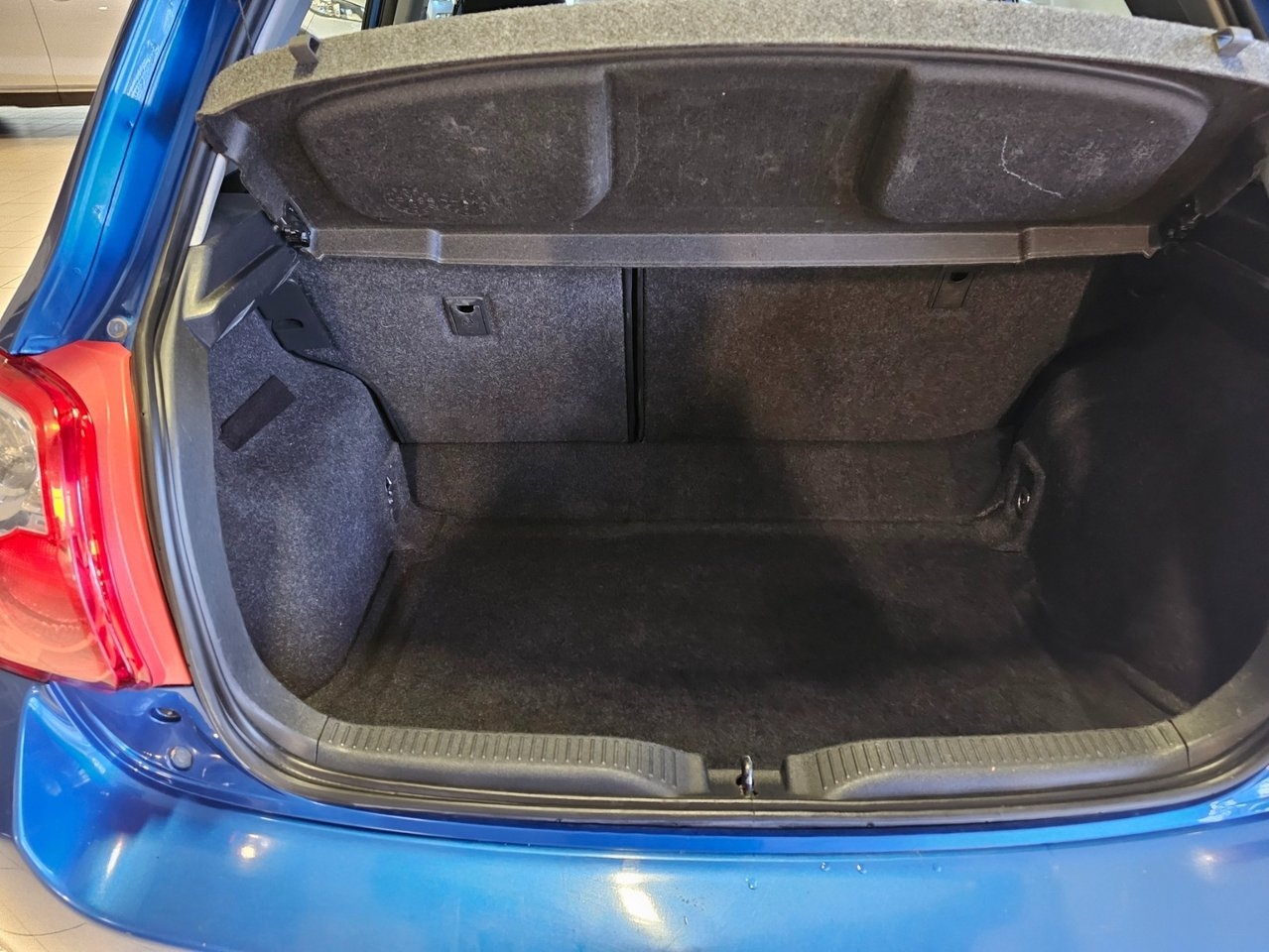 Toyota Auris 2010, bild 5/7