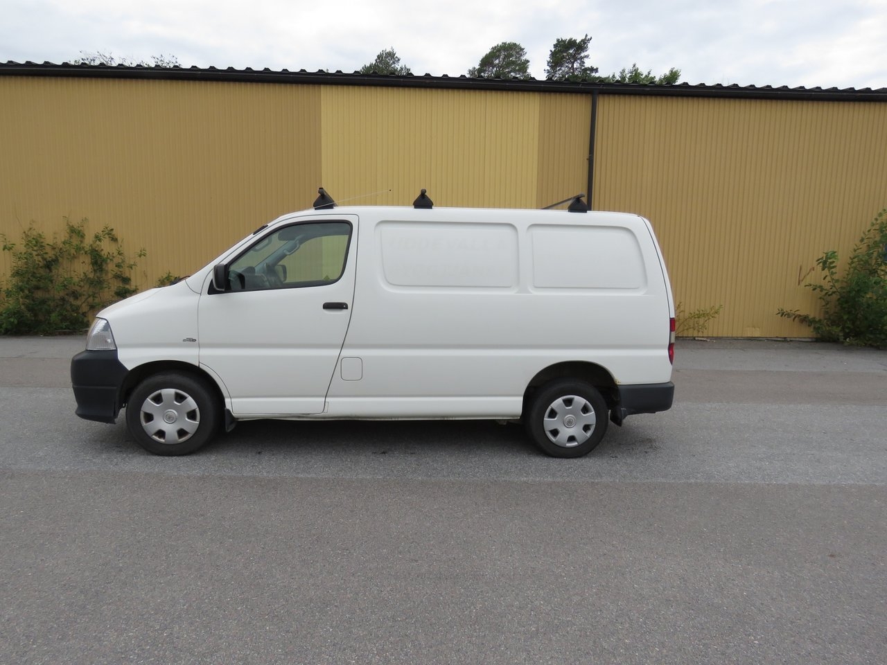 Toyota HiAce 2011, bild 4/10