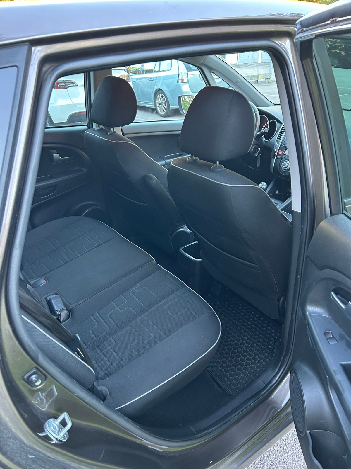 Kia Venga 1.4 CRDi AUX B-sensorer Lågmil 2012, bild 4/8