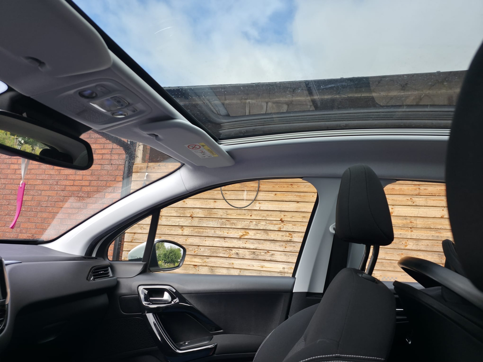 Peugeot 208 2015, bild 7/8